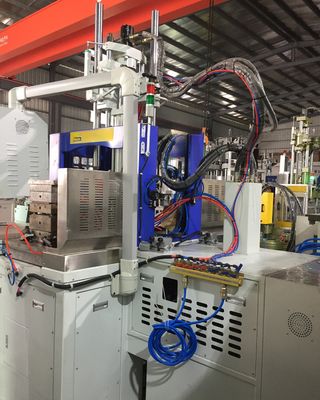 120T Double Slide Table Vertical Injection Molding Machine per la produzione di grandi volumi