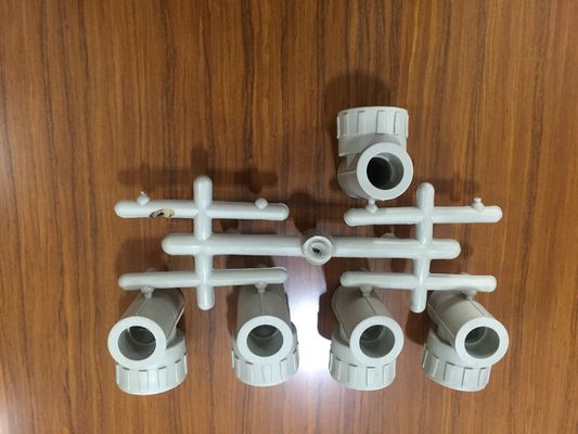 Macchina per stampaggio a iniezione verticale a doppia tabella a scivolo