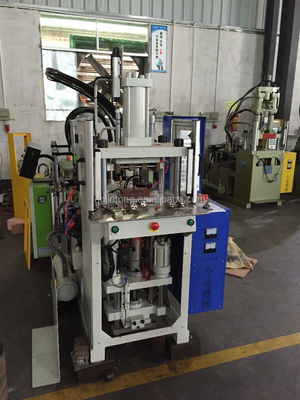 ISO9001 LSR macchina per lo stampaggio a iniezione 55T macchina per lo stampaggio a iniezione di gomma di silicone liquido