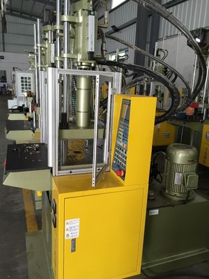 Produttori di macchine di stampaggio verticale idraulica di materie plastiche