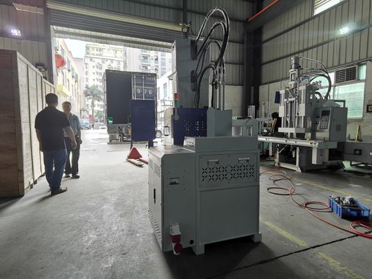 Macchina per lo stampaggio a iniezione verticale in plastica da 30 T 6.7kW con 13 KN di forza di ejetto a bassa manutenzione