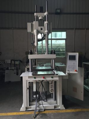 Precision 45T Vertical Plastic Injection Molding Machine per una produzione precisa e precisa