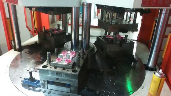 Macchina per lo stampaggio a iniezione di spazzolini di plastica JTT-550 2V3R Verticale con 180 mm di trazione di apertura