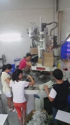 55T Verticale Plastic Injection Molding Machine 40mm diametro di vite per 1.8T forza egettore