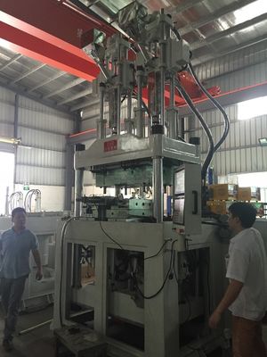 400mm Open Stroke Center Turret due colori macchina di stampaggio a iniezione di plastica 240T JTT2V3R-2400