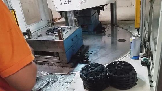 ABS Plastic Processed Hydraulic 120 Ton Injection Moulding Machine Tavolo rotante verticale