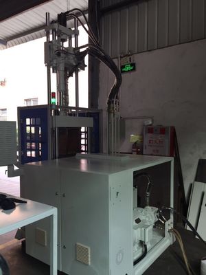 45T macchina di stampaggio a iniezione termoplastica verticale automatica con 400 mm di tratto aperto