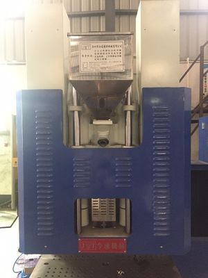35T Vertical Clamping Horizontal Injection Molding Machine per la produzione di sigilli 95cm3 Volume di tiro