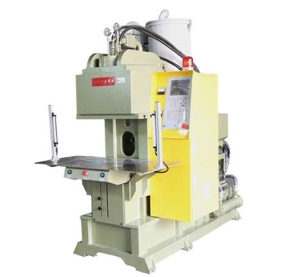 13kW Vertical Plastic Injection Molding Machine 55T per impianti di produzione