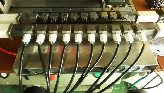 13kW Vertical Plastic Injection Molding Machine 55T per impianti di produzione