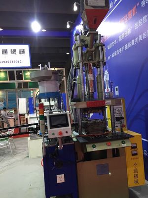 13kW Vertical Plastic Injection Molding Machine 55T per impianti di produzione