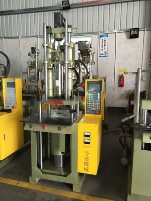 13kW Vertical Plastic Injection Molding Machine 55T per impianti di produzione