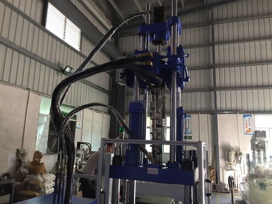 200 mm Strato d'apertura 55T macchina idraulica a iniezione verticale con 2 tavoli di lavoro