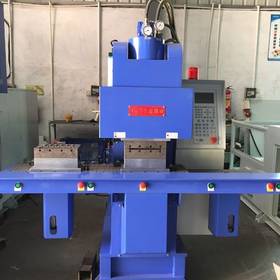 Macchina idraulica a doppio scivolo per stampaggio a iniezione 85T 267 Cm3 Volume teorico del colpo