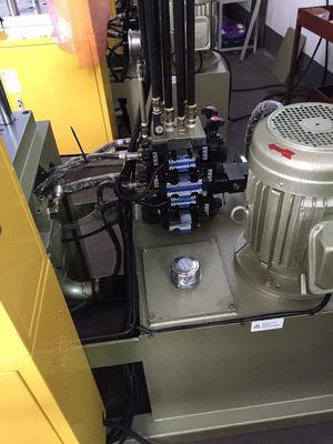 Bimetallico a vite e barile Verticale Plastic Injection Molding Machine 45T