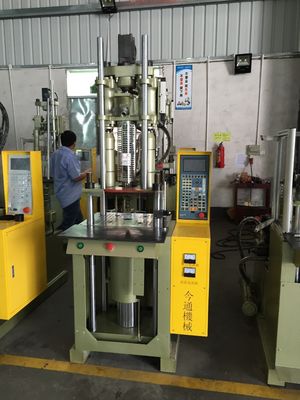35T Plastic Vertical Injection Moulding Machine Max Daylight 340/280mm per chip automatico