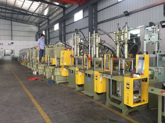 35T Plastic Vertical Injection Moulding Machine Max Daylight 340/280mm per chip automatico