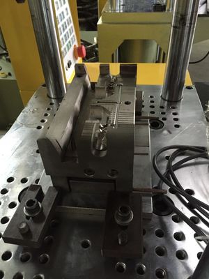 35T Plastic Vertical Injection Moulding Machine Max Daylight 340/280mm per chip automatico
