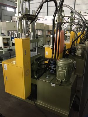 Piccola macchina per lo stampaggio a iniezione verticale in plastica da 30 tonnellate di diametro di vite da 25 mm