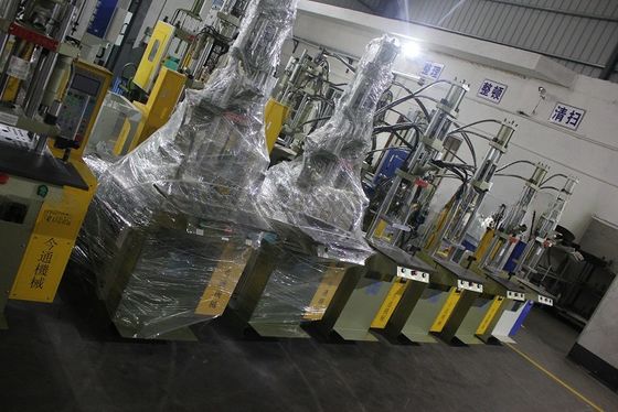Macchina per lo stampaggio a iniezione di plastica idraulica da scrivania con 260 mm di distanza tra le barre di legame