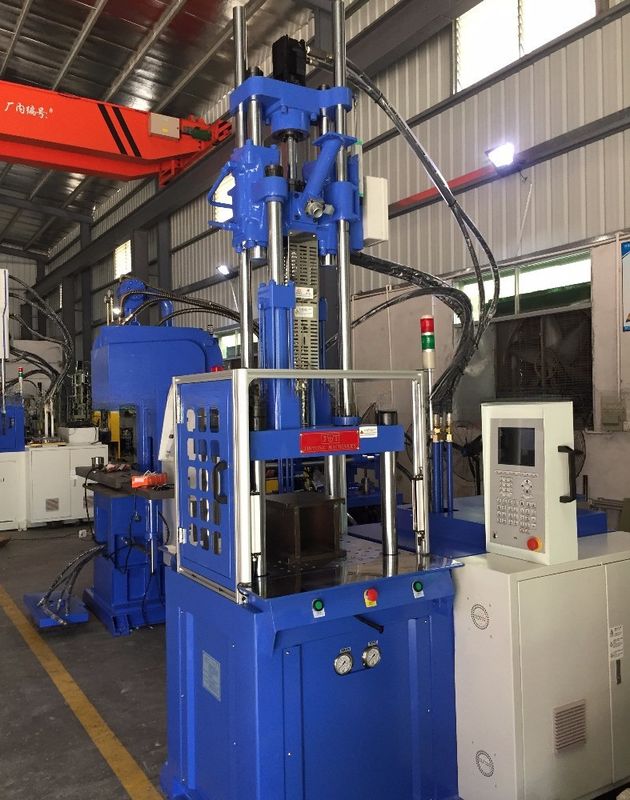 200 mm Strato d'apertura 55T macchina idraulica a iniezione verticale con 2 tavoli di lavoro