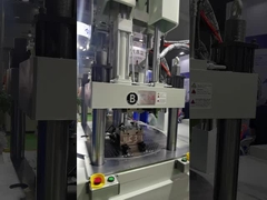 Occhiali da nuoto a due colori macchina di stampaggio a iniezione verticale JTT-1700 2V2R